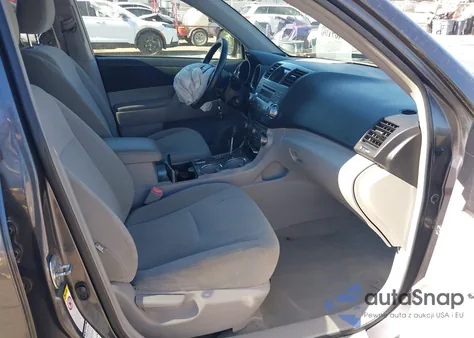 2010 Toyota Highlander Base V6 из США, поврежденный, VIN 5TDBK3EH2AS016069